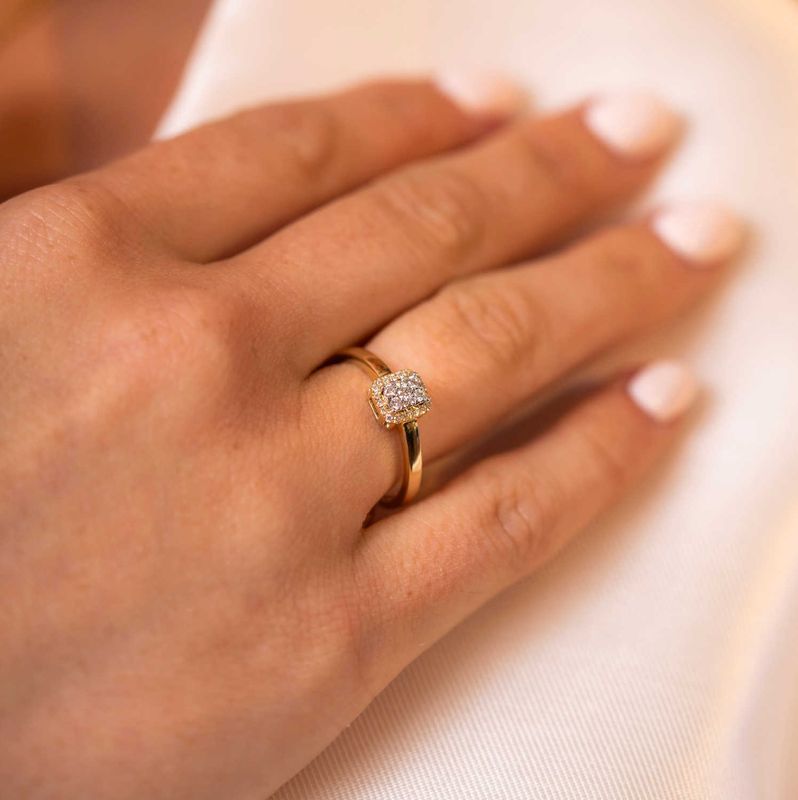 Diamantring i gult gull med diamanter 0.15ct w.p